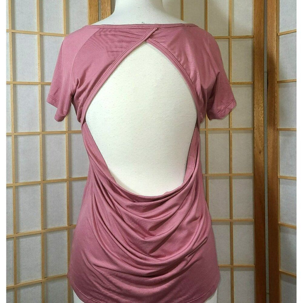 The Free Yoga Open Back Active Top NWT Pink Short Sleeve Women's Small